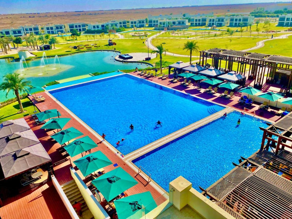 Retaj Salwa Resort & Spa Al Rayyan Exterior foto The pool at the Al-Jazair Resort