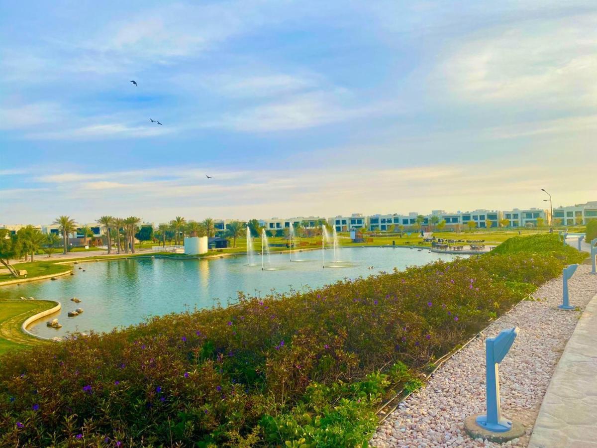 Retaj Salwa Resort & Spa Al Rayyan Exterior foto View of the lake at Al-Shaqra