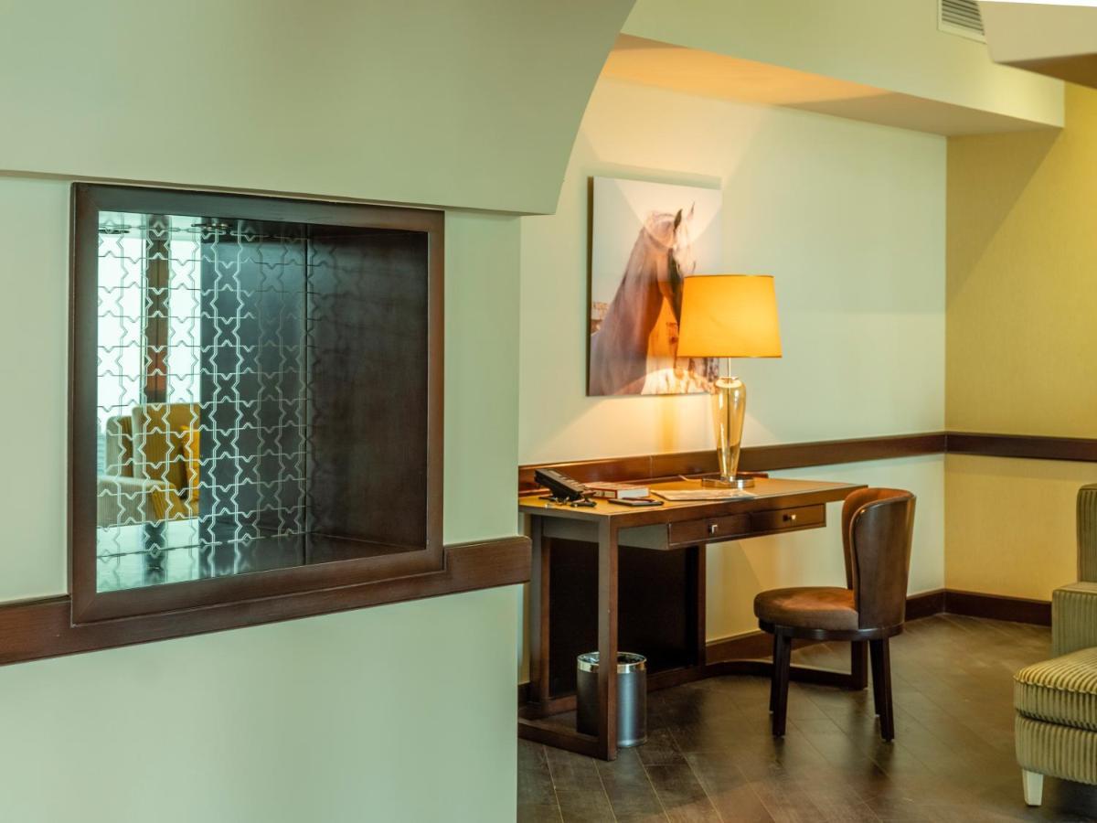 Retaj Salwa Resort & Spa Al Rayyan Exterior foto A room at the Inn at the Opera