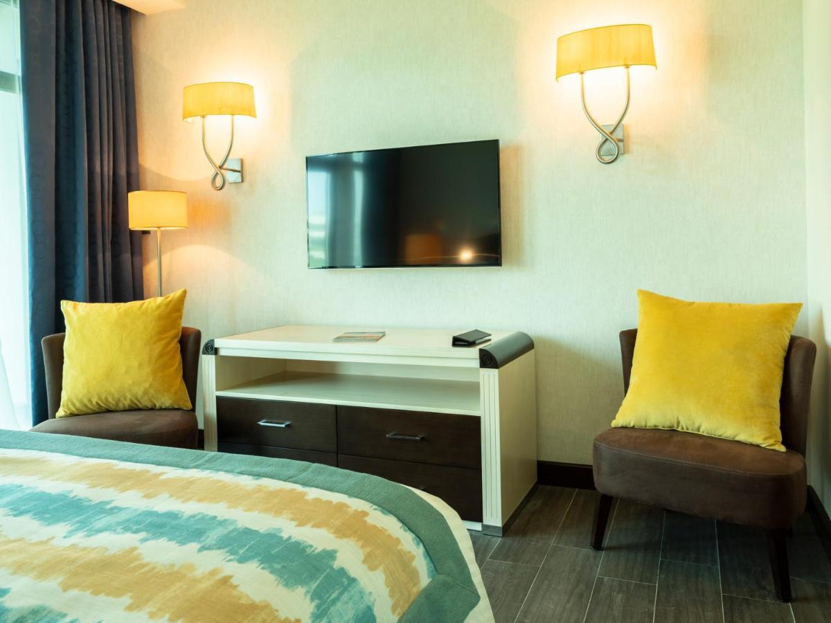Retaj Salwa Resort & Spa Al Rayyan Exterior foto A television in a hotel room