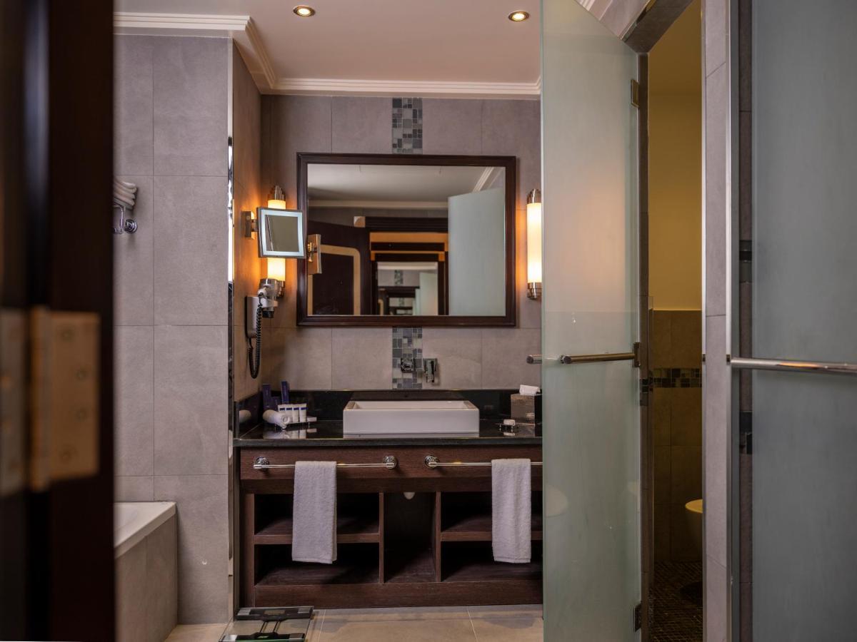 Retaj Salwa Resort & Spa Al Rayyan Exterior foto Bathroom
