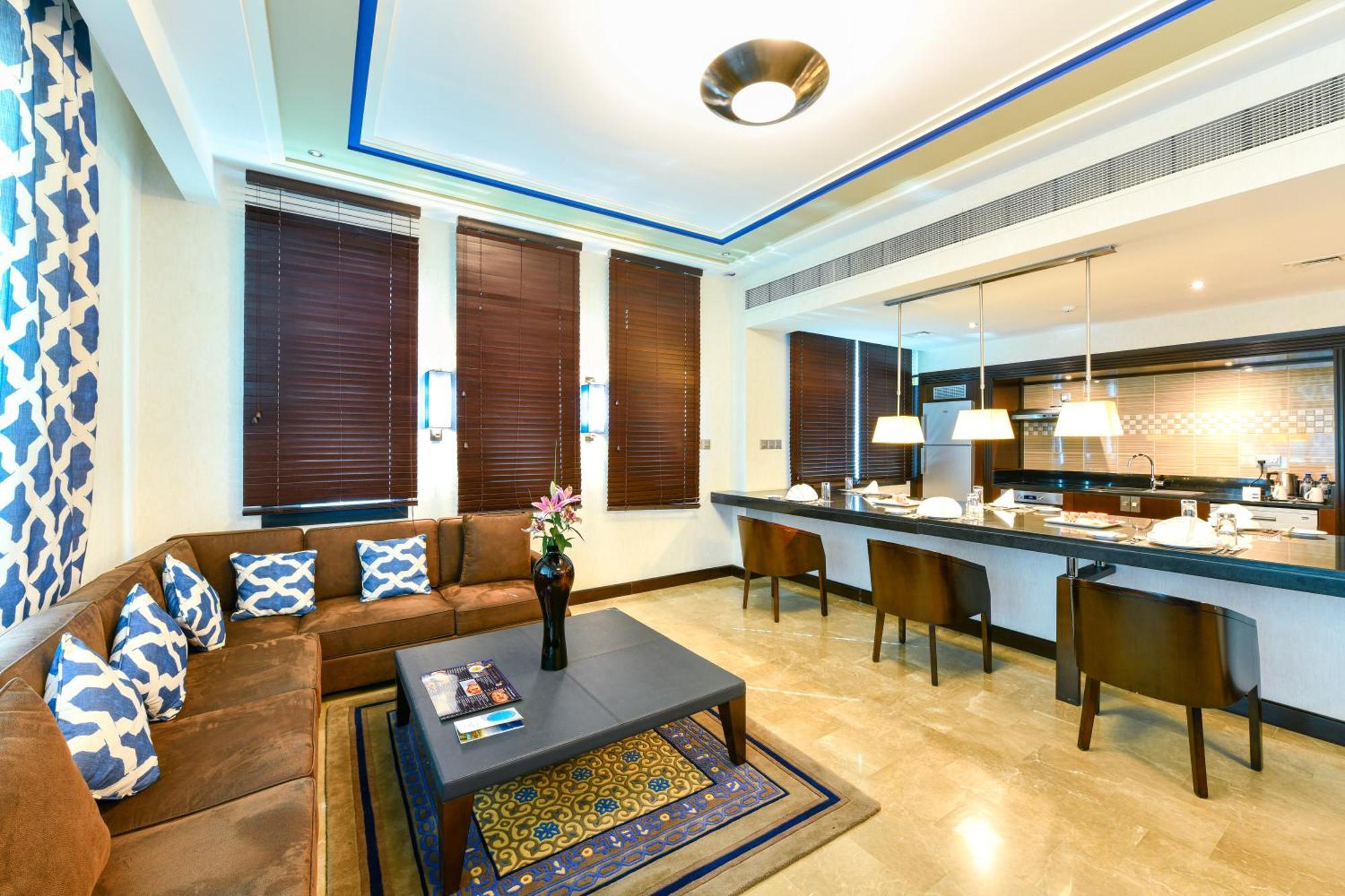 Retaj Salwa Resort & Spa Al Rayyan Exterior foto A suite at the hotel