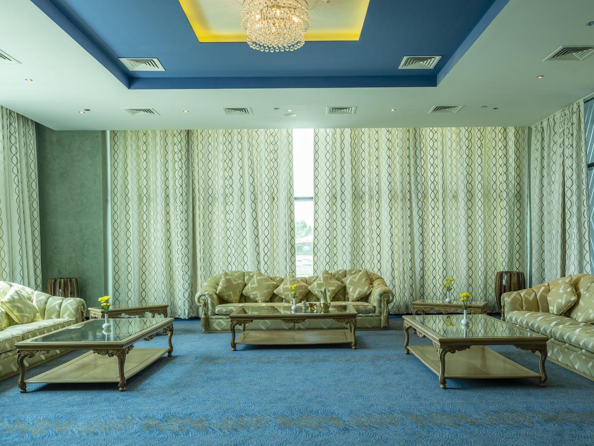 Retaj Salwa Resort & Spa Al Rayyan Exterior foto The VIP lounge at the airport
