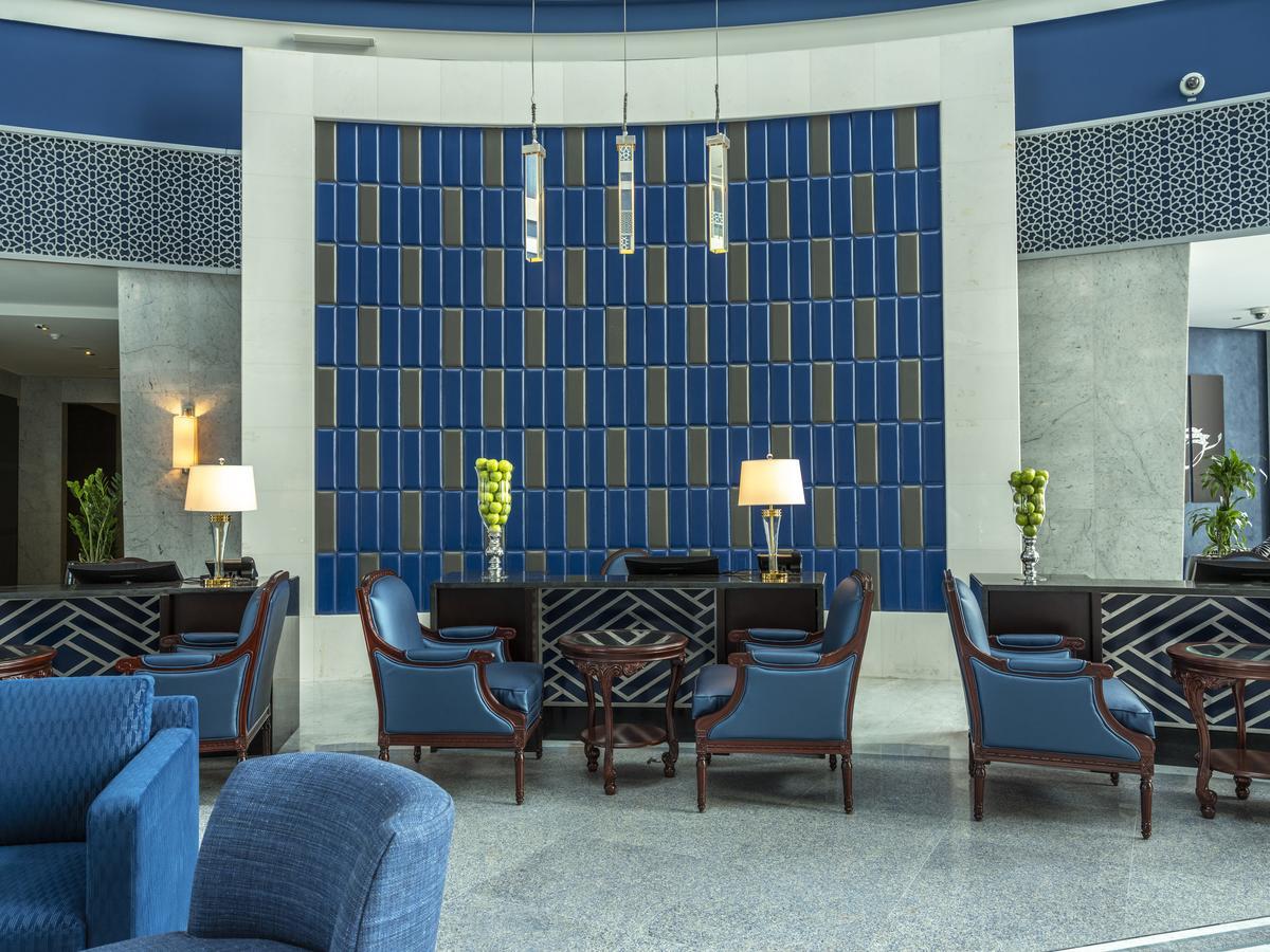 Retaj Salwa Resort & Spa Al Rayyan Exterior foto The lobby of the hotel