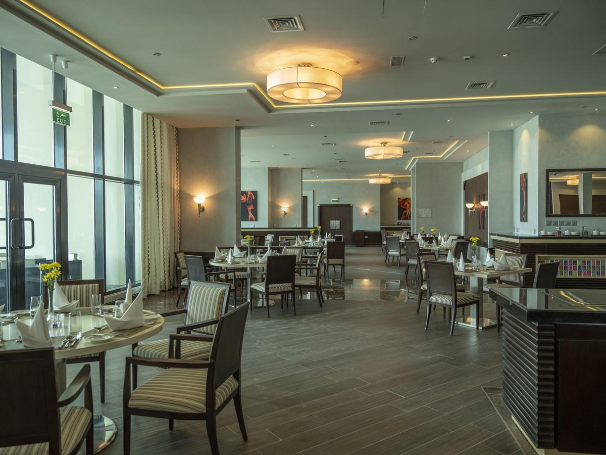 Retaj Salwa Resort & Spa Al Rayyan Exterior foto The restaurant at the hotel