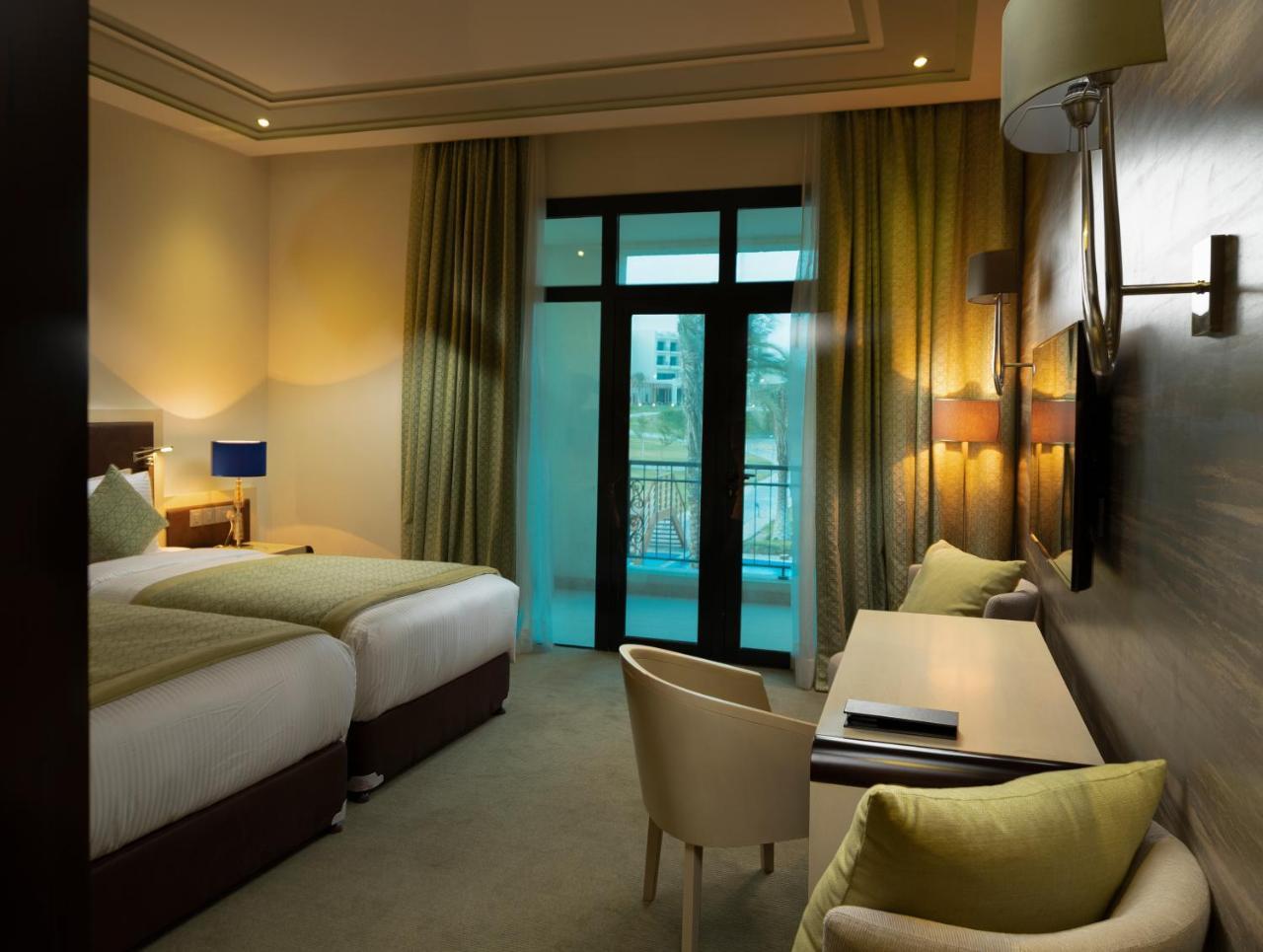Retaj Salwa Resort & Spa Al Rayyan Exterior foto A room at the hotel