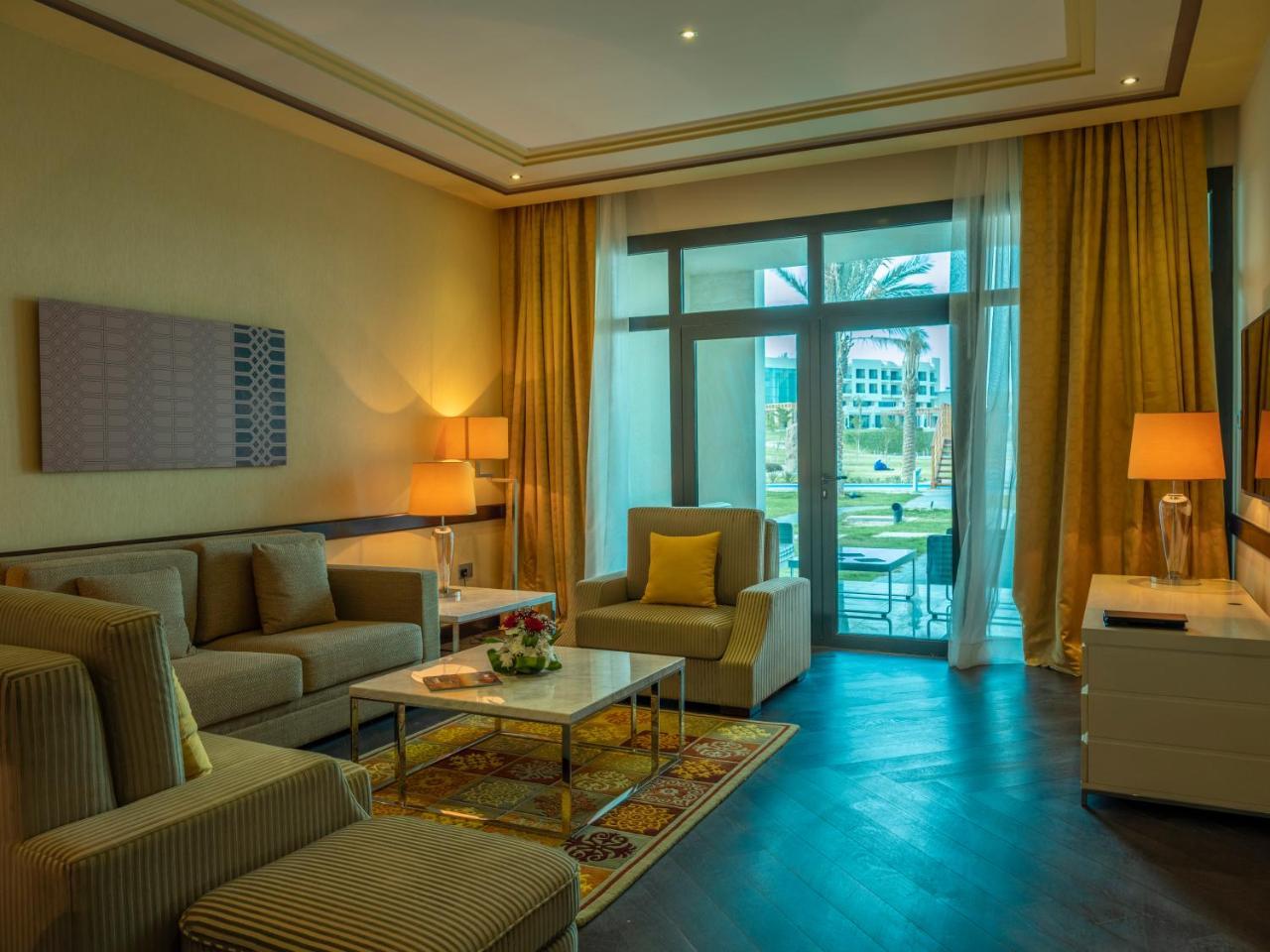 Retaj Salwa Resort & Spa Al Rayyan Exterior foto A living room at the hotel