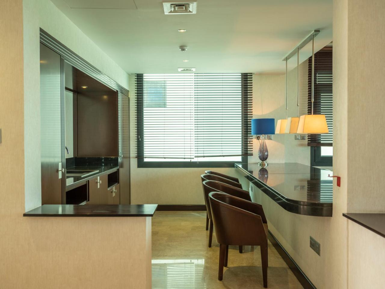 Retaj Salwa Resort & Spa Al Rayyan Exterior foto A kitchen in a serviced apartment