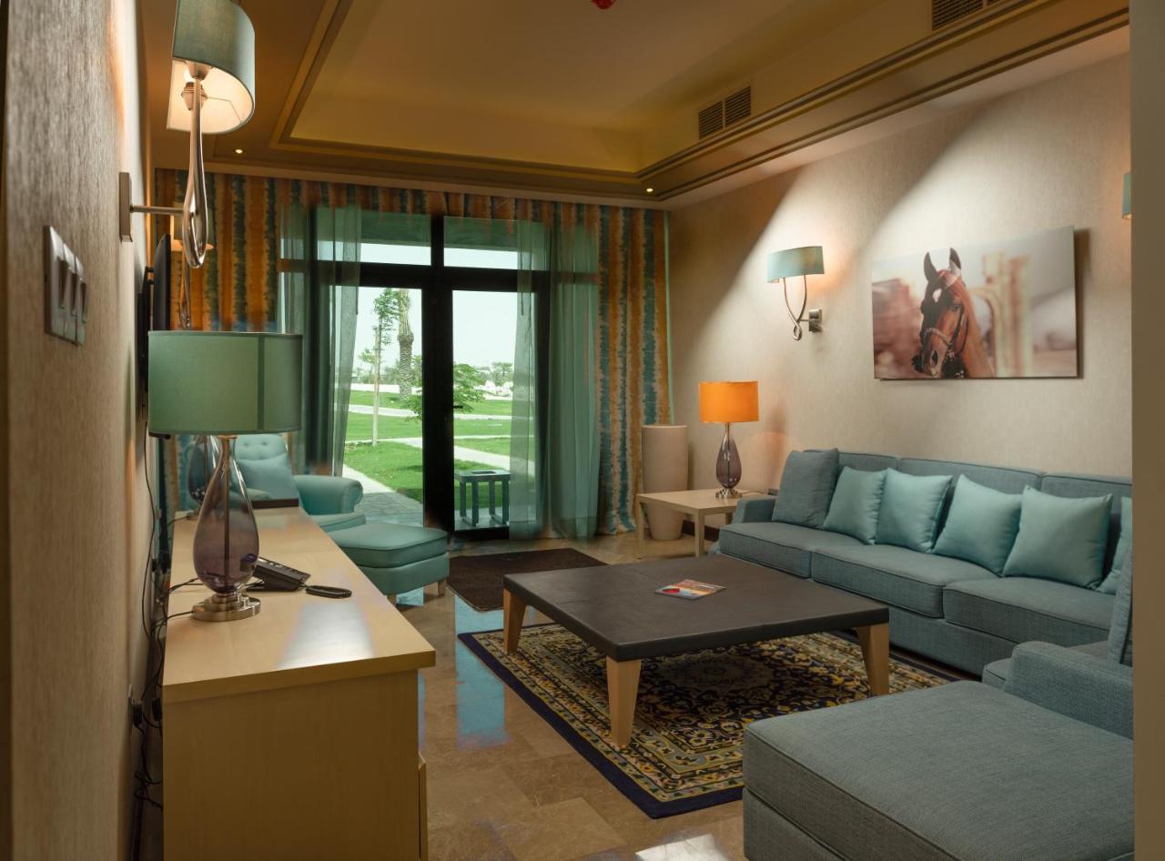Retaj Salwa Resort & Spa Al Rayyan Exterior foto A living room in a suite at the Ritz-Carlton, Dubai