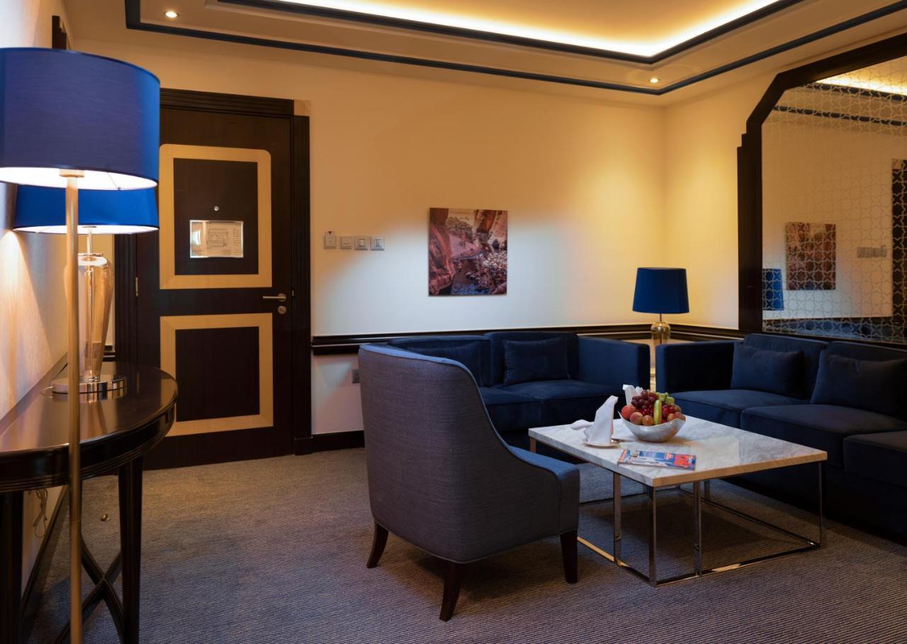 Retaj Salwa Resort & Spa Al Rayyan Exterior foto A suite at the hotel