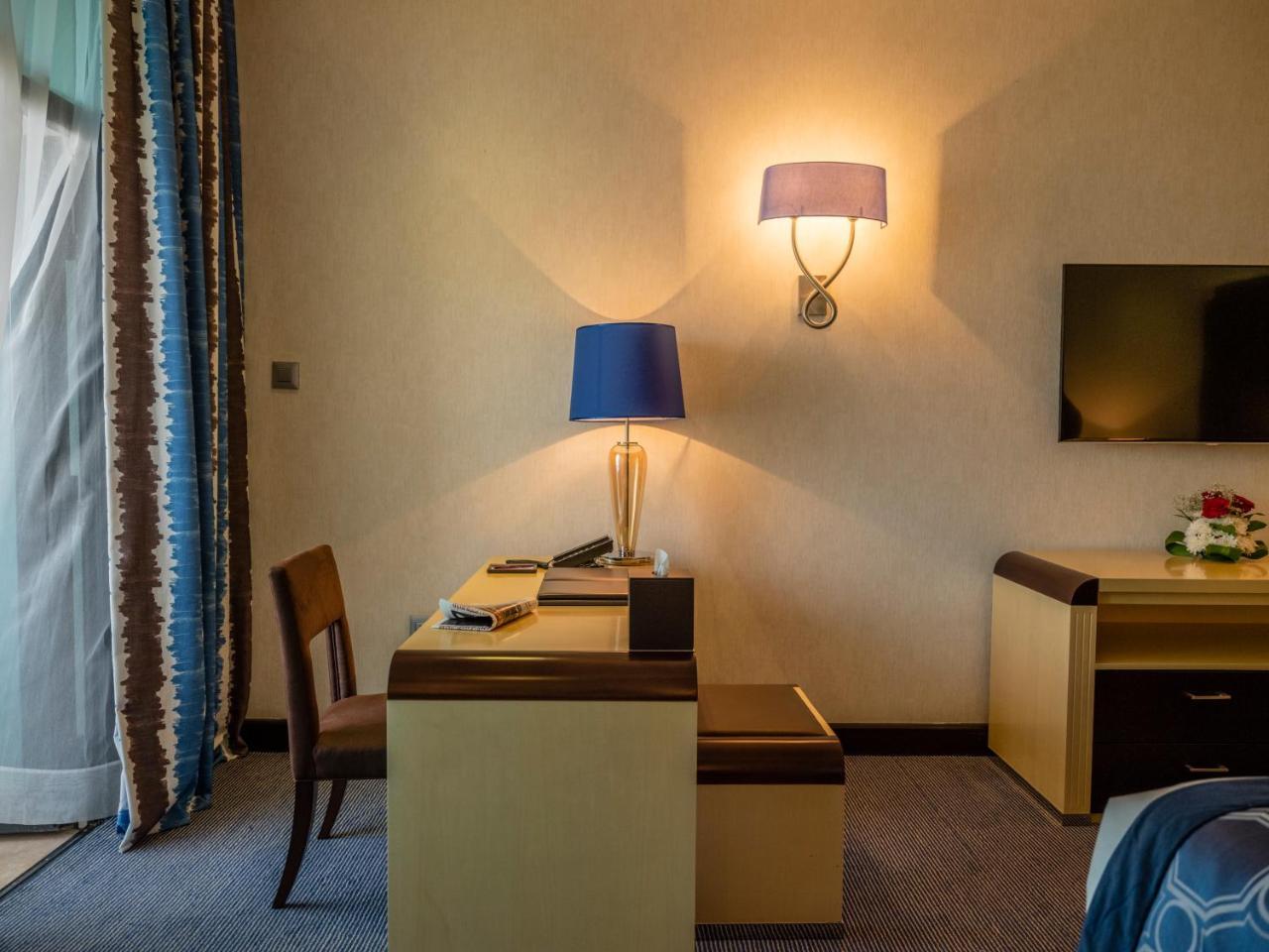 Retaj Salwa Resort & Spa Al Rayyan Exterior foto A room at the hotel